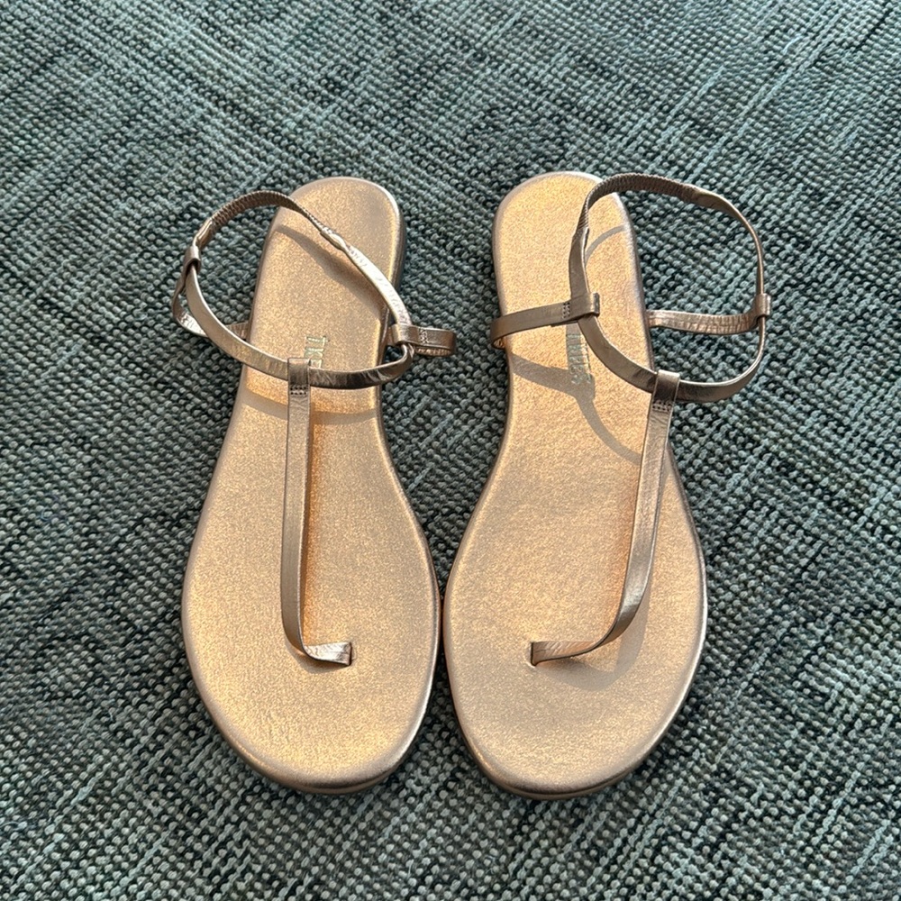 Tkees mariana sandal NWOT